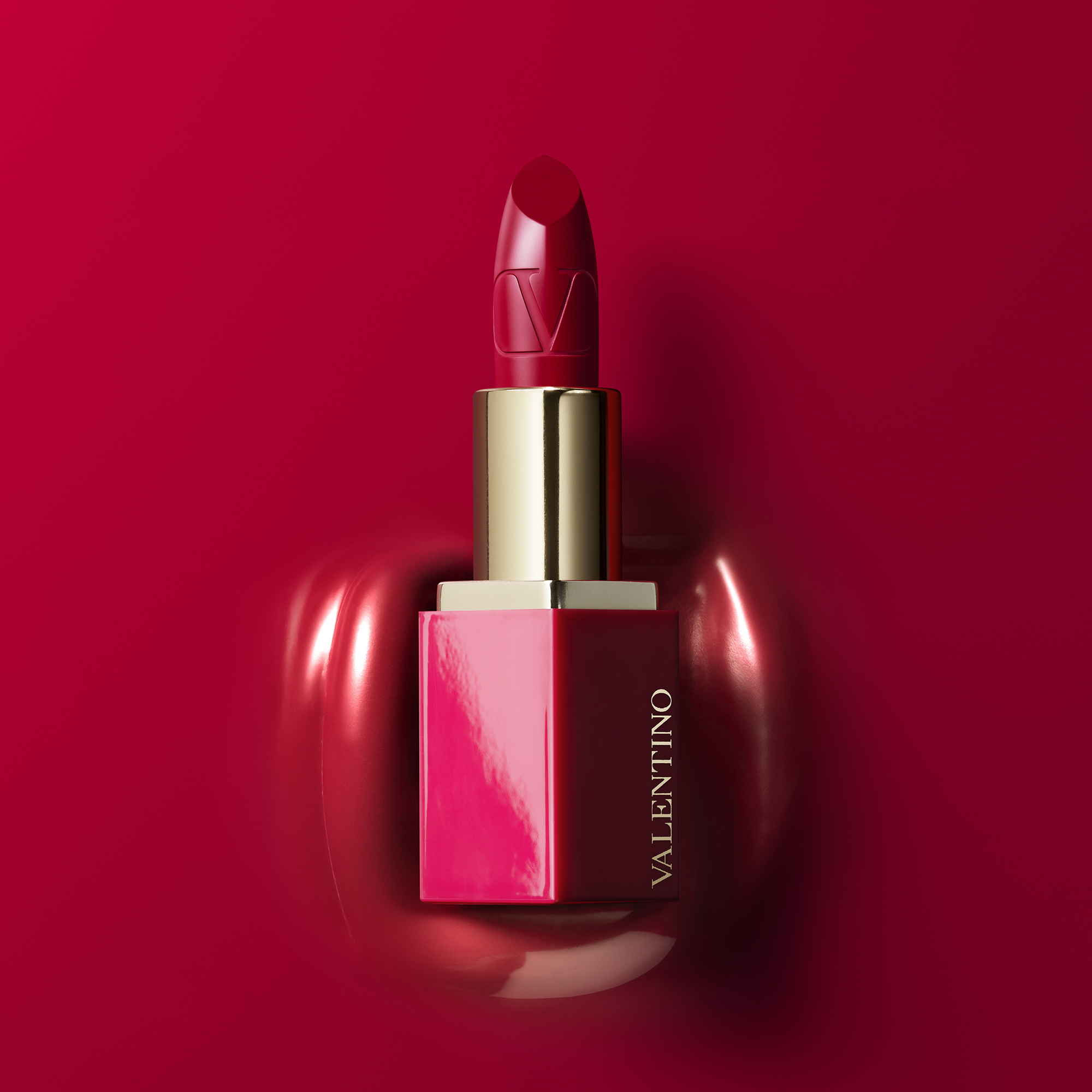 Valentino-Rosso-Valentino-Lipstick- 22R-SATIN-3614273228831-PackshotOnTexture