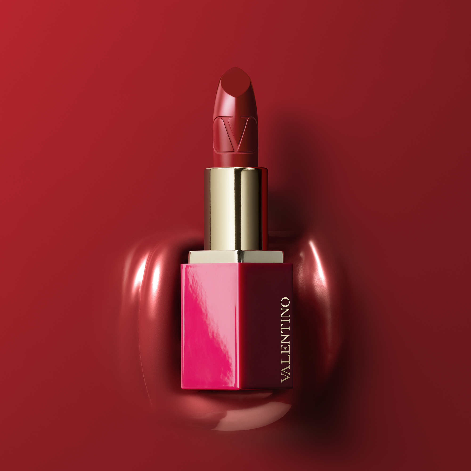 en:Minirosso 217A Ethereal Red Satin_Lipstick_Makeup_Valentino Beauty HK //zh:Minirosso 217A Ethereal Red Satin_唇膏_化妝品_Valention Beauty香港